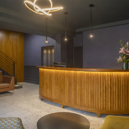 فيتزيمونس تيمبل بار فندق 3*